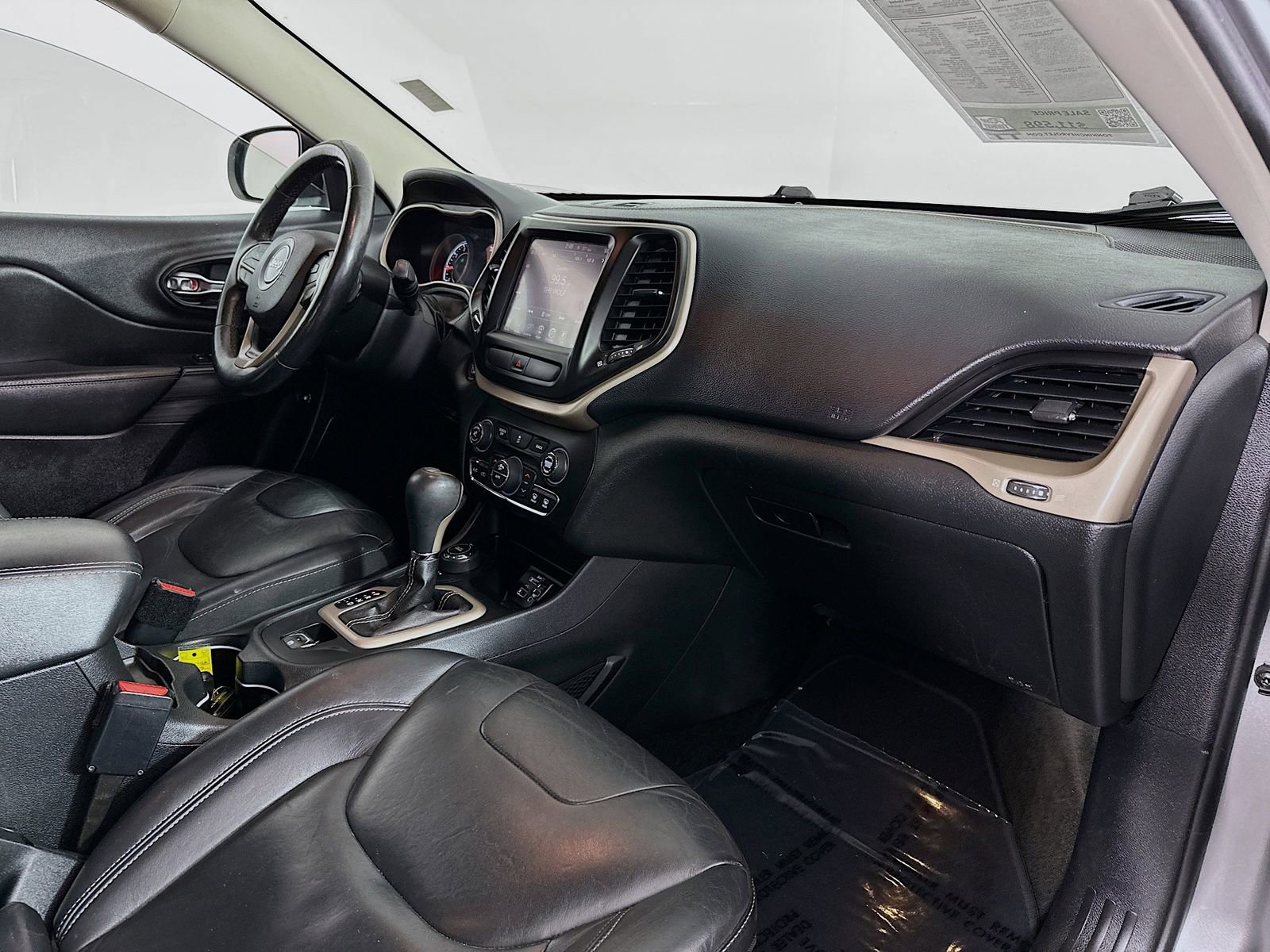 Used 2015 Jeep Cherokee Limited AWD/4WD image 29