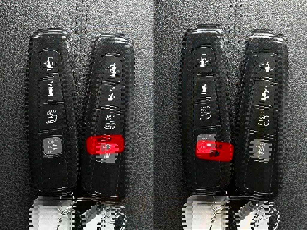 Used 2021 Toyota RAV4 Limited w/ Carpet Mat Package (TMS) image 30