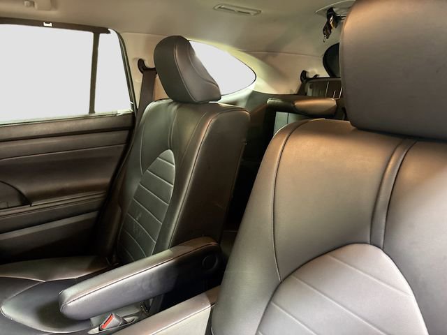 Used 2020 Toyota Highlander XLE AWD/4WD image 23
