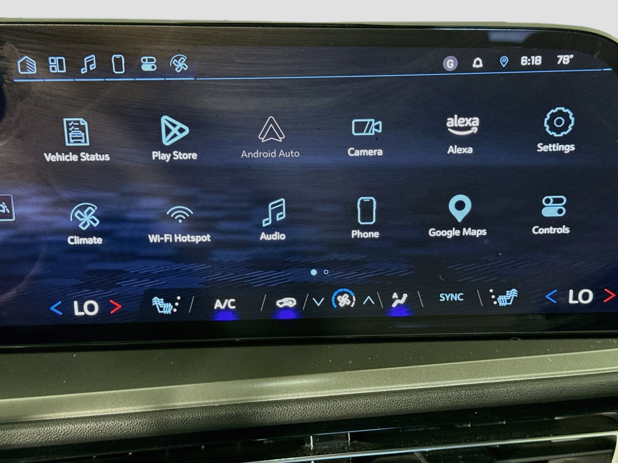 Used 2024 Chevrolet Traverse LT w/ Trailering Package FWD image 17