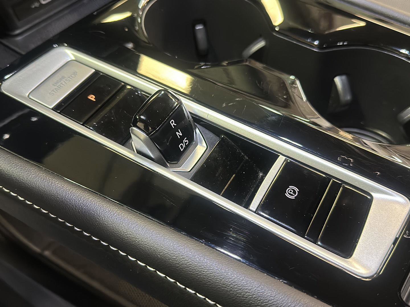 Used 2025 Volkswagen Atlas SE image 24