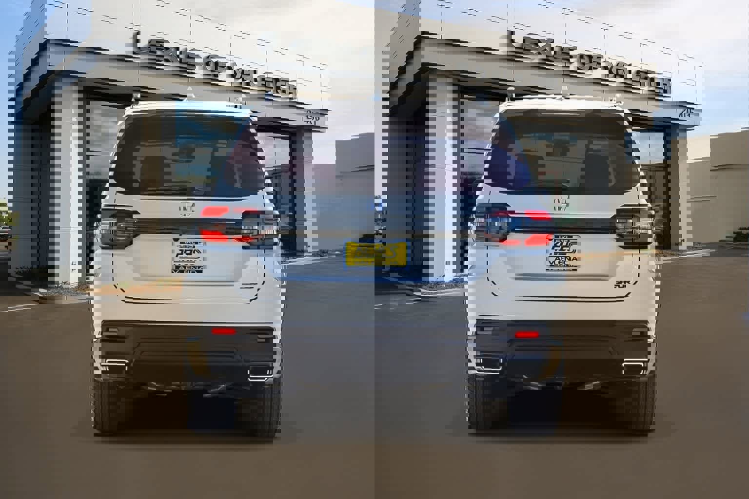 Used 2025 Honda Pilot Sport image 3