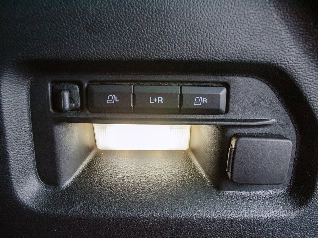 Used 2023 Ford Explorer Limited image 7