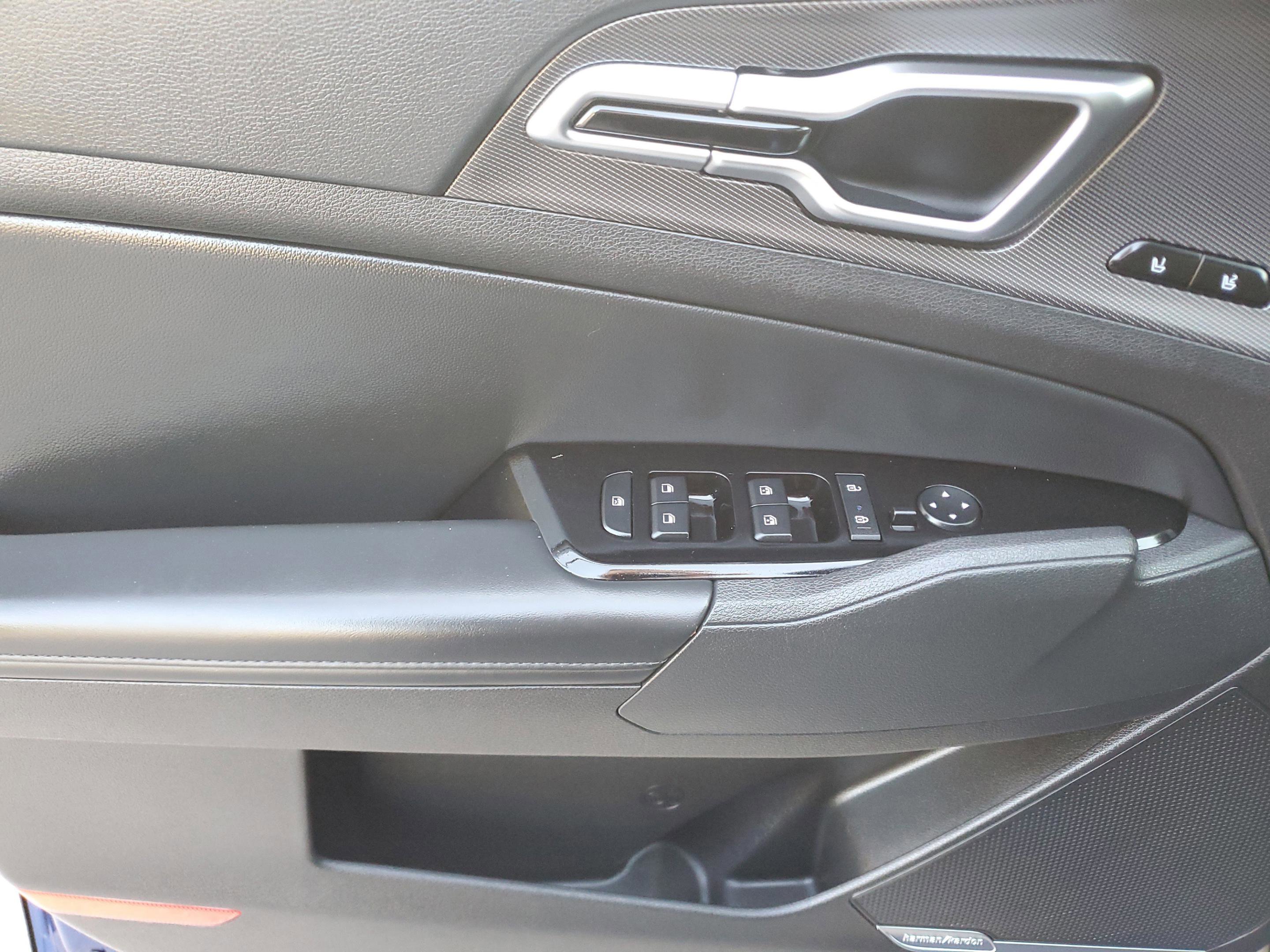 Used 2025 Kia Sportage SX image 14