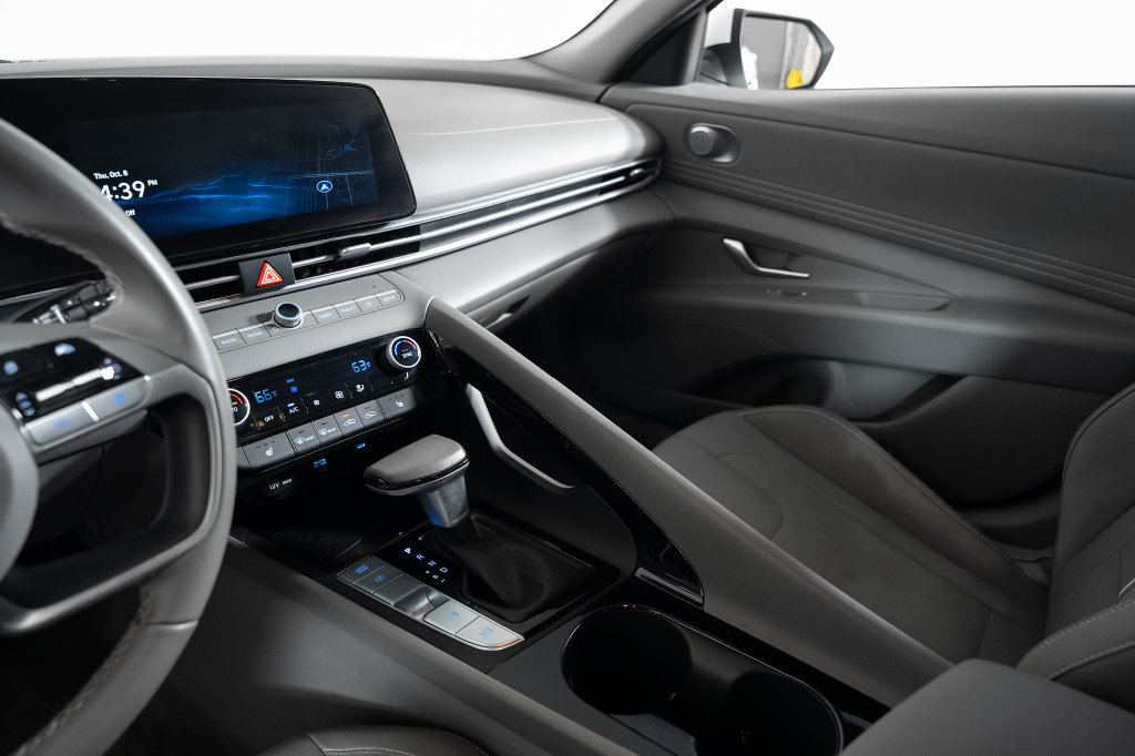 Certified 2025 Hyundai Elantra SEL FWD image 27