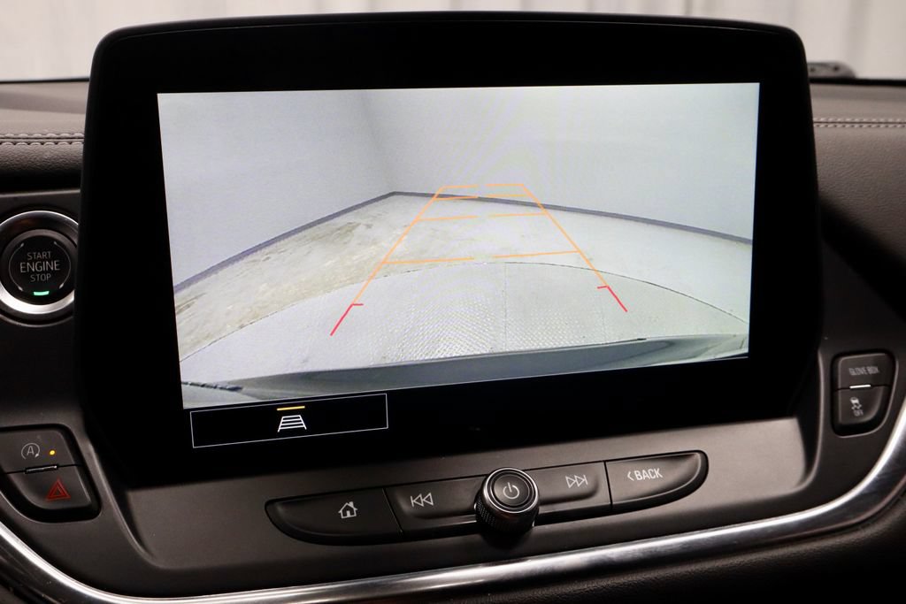 Used 2025 Chevrolet Blazer LT FWD image 2
