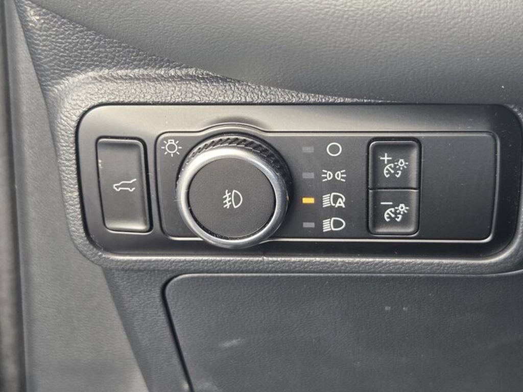 Used 2025 Ford Explorer Active w/ Active Comfort Package RWD image 27