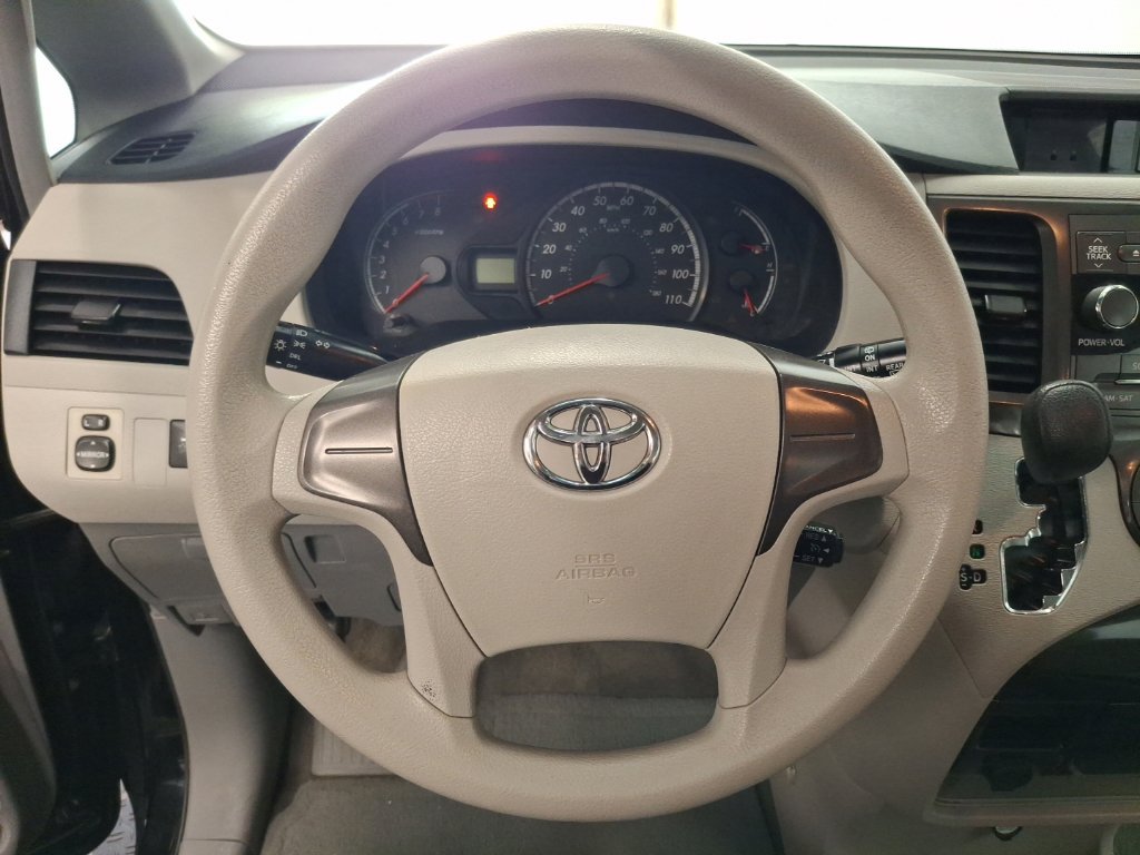 Used 2013 Toyota Sienna L FWD image 19