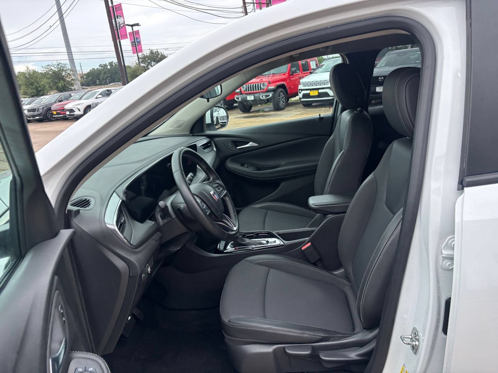 Used 2025 Buick Encore GX Preferred FWD image 25