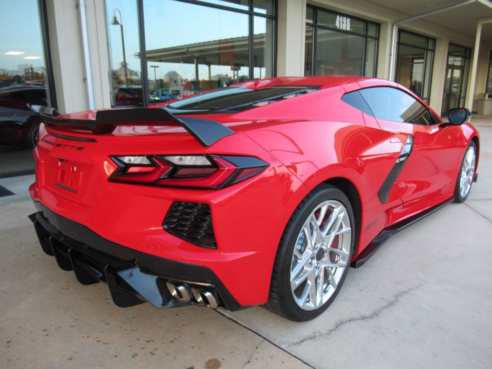 Used 2024 Chevrolet Corvette Stingray Premium Cpe w/ Z51 Performance Package RWD image 6