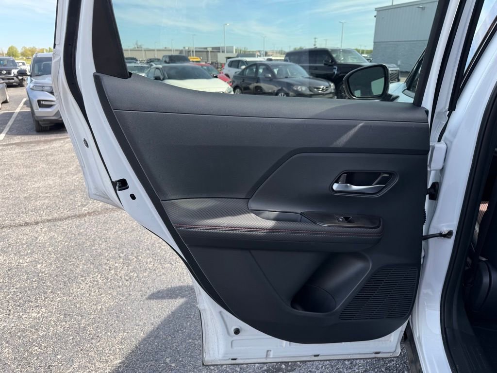 Used 2025 Nissan Kicks SR image 17