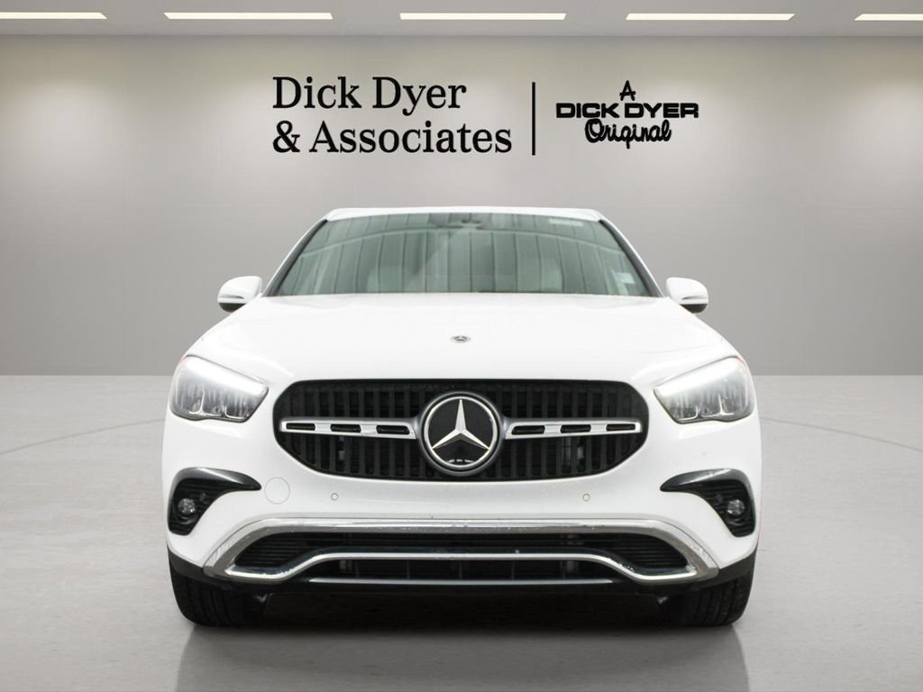 Used 2025 Mercedes-Benz GLA 250 4MATIC image 4