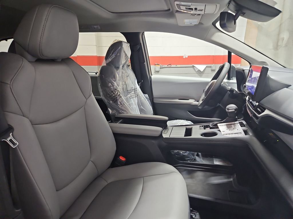 New 2026 Toyota Sienna XLE image 31