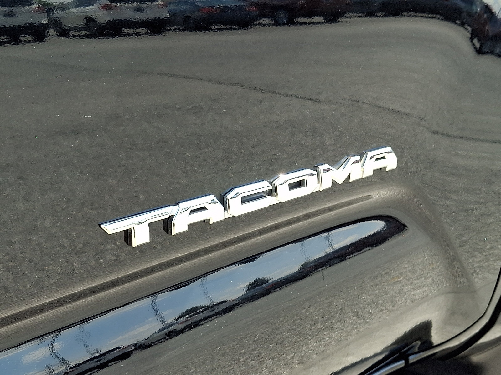 Used 2019 Toyota Tacoma TRD Sport w/ TRD Premium Sport Package AWD/4WD image 29