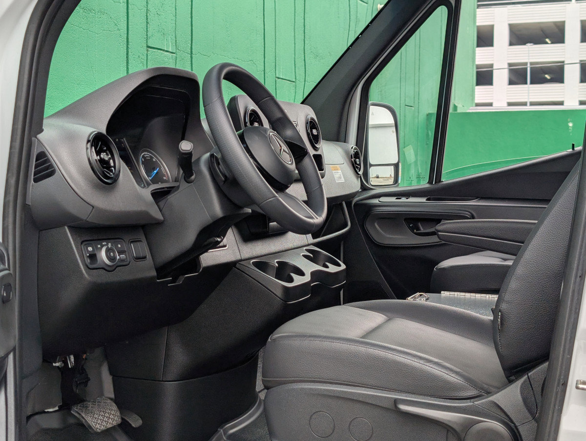 Used 2024 Mercedes-Benz eSprinter 170 Cargo image 26