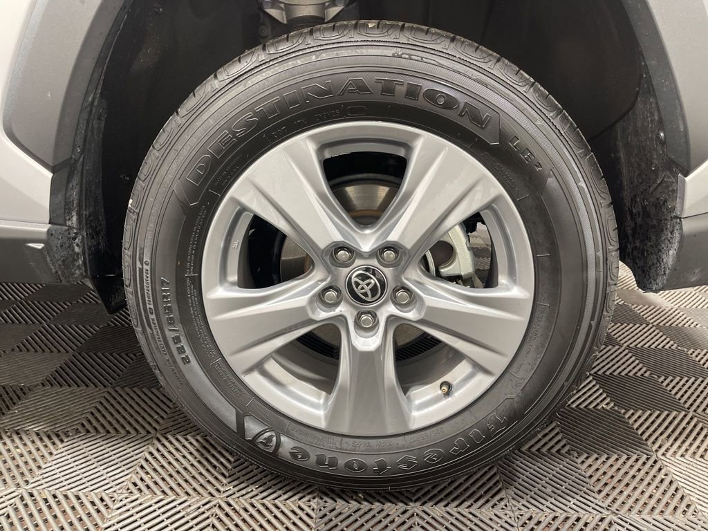Used 2025 Toyota RAV4 XLE image 27