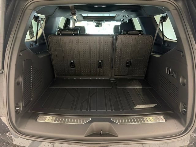 New 2026 Chevrolet Suburban High Country w/ Sun And Tow Package AWD/4WD image 15