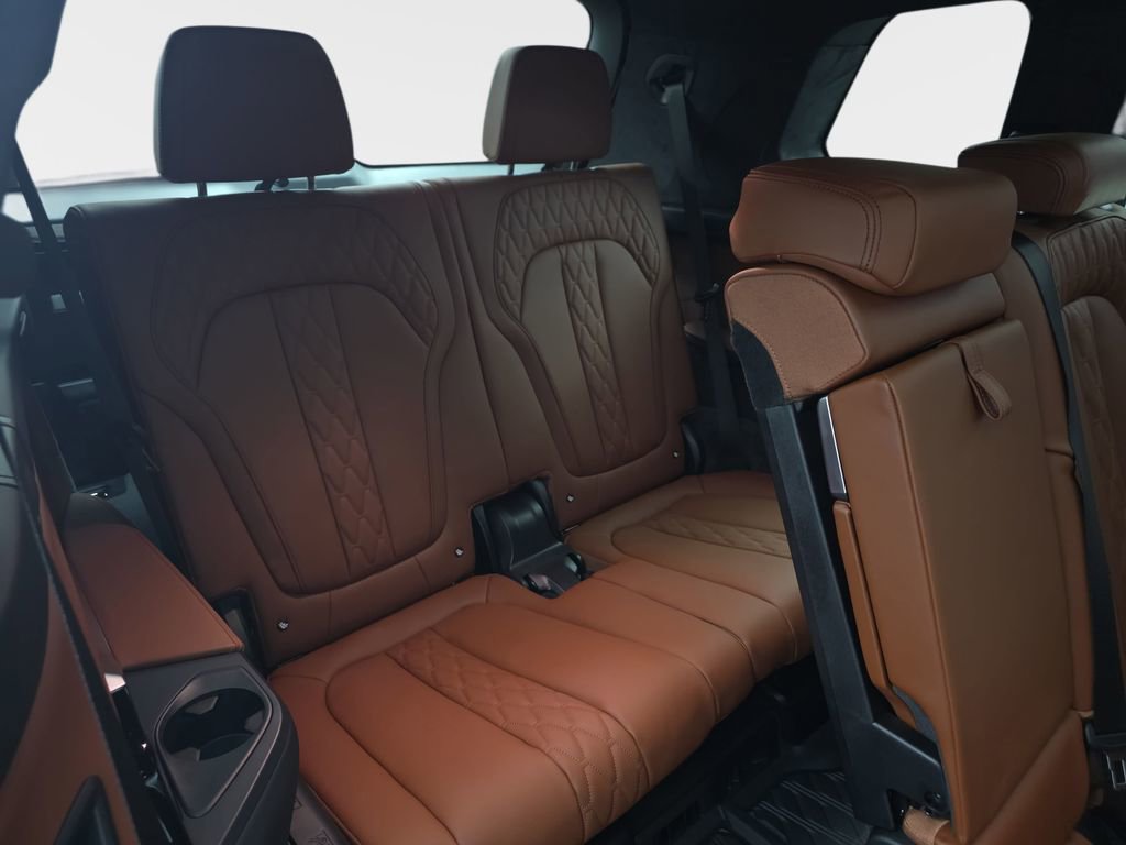 New 2026 BMW X7 M60i image 12