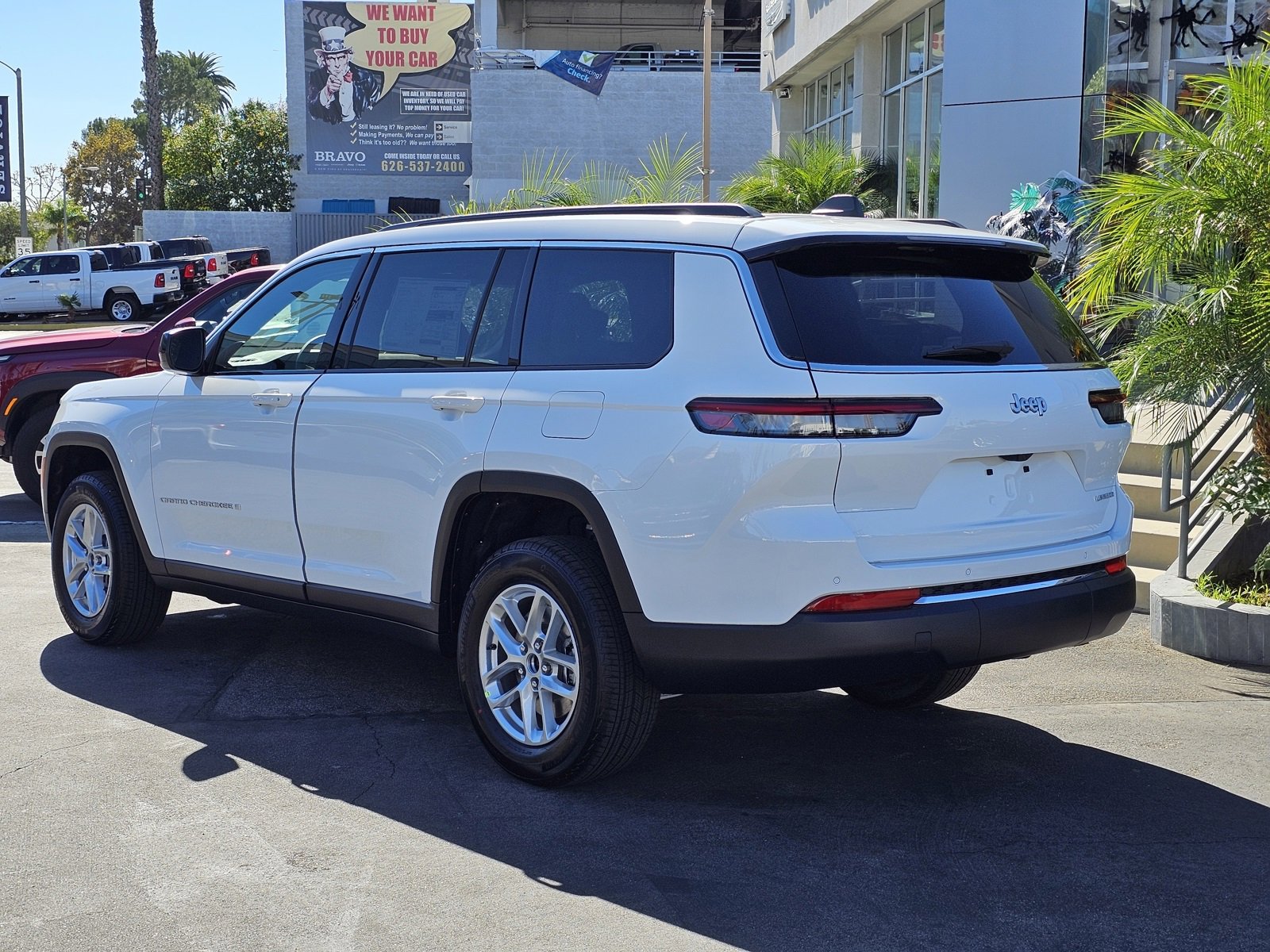 New 2025 Jeep Grand Cherokee L Laredo image 5