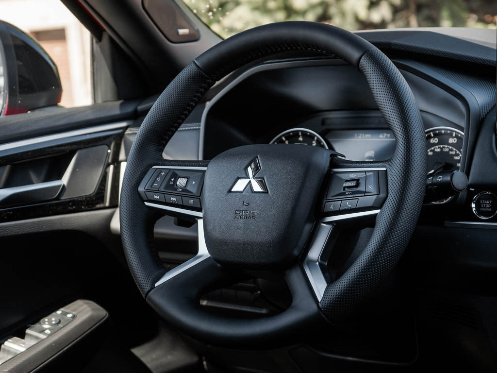 New 2026 Mitsubishi Outlander LE AWD/4WD image 14