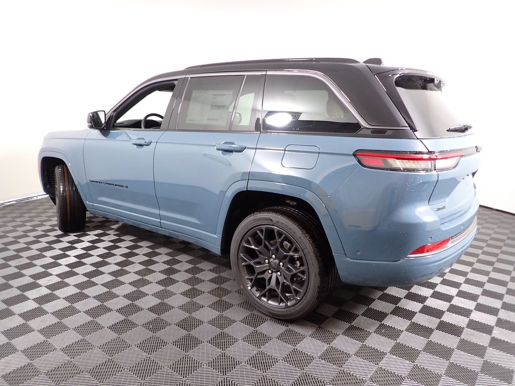 New 2026 Jeep Grand Cherokee Summit w/ Obsidian Package AWD/4WD image 15