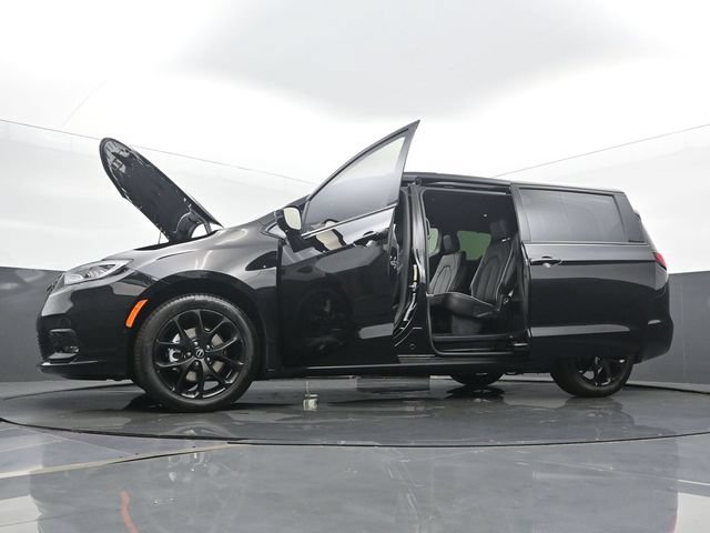 New 2025 Chrysler Pacifica Limited FWD image 59