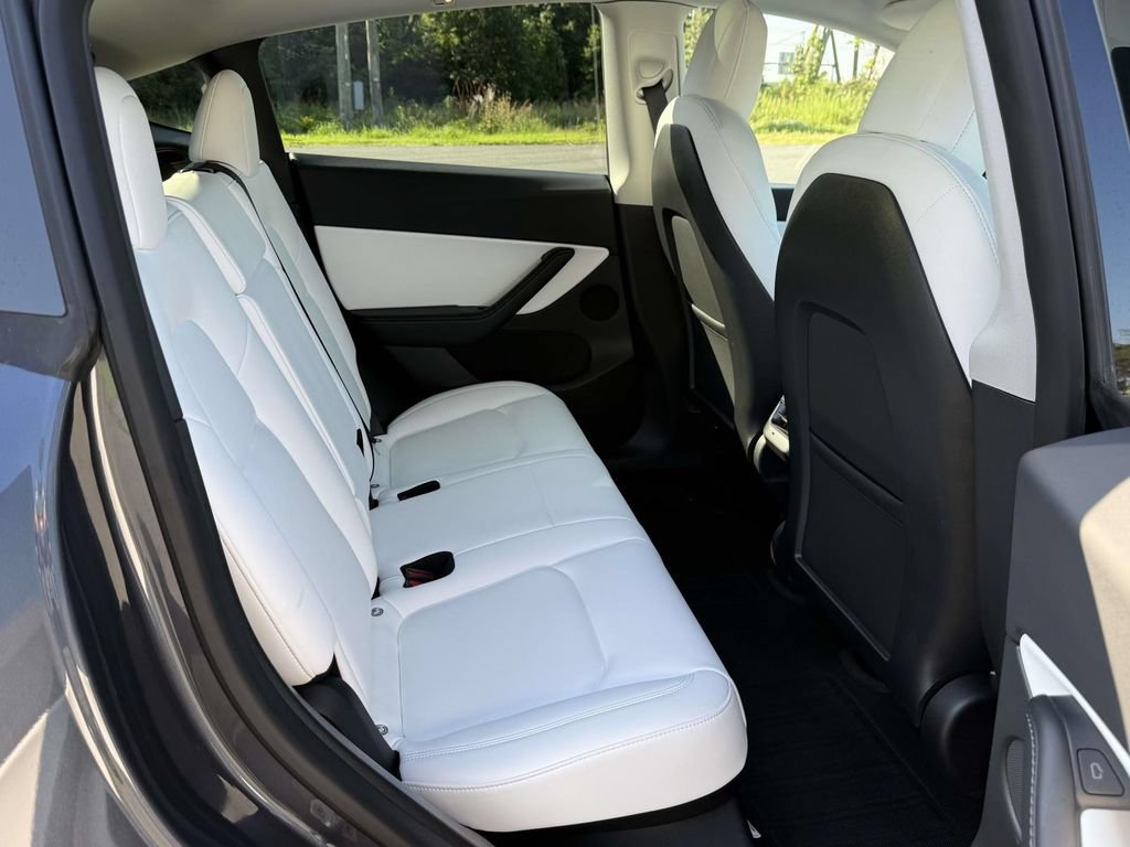 Used 2022 Tesla Model Y Performance AWD/4WD image 15