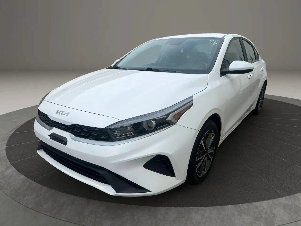 Used 2022 Kia Forte LXS FWD image 1