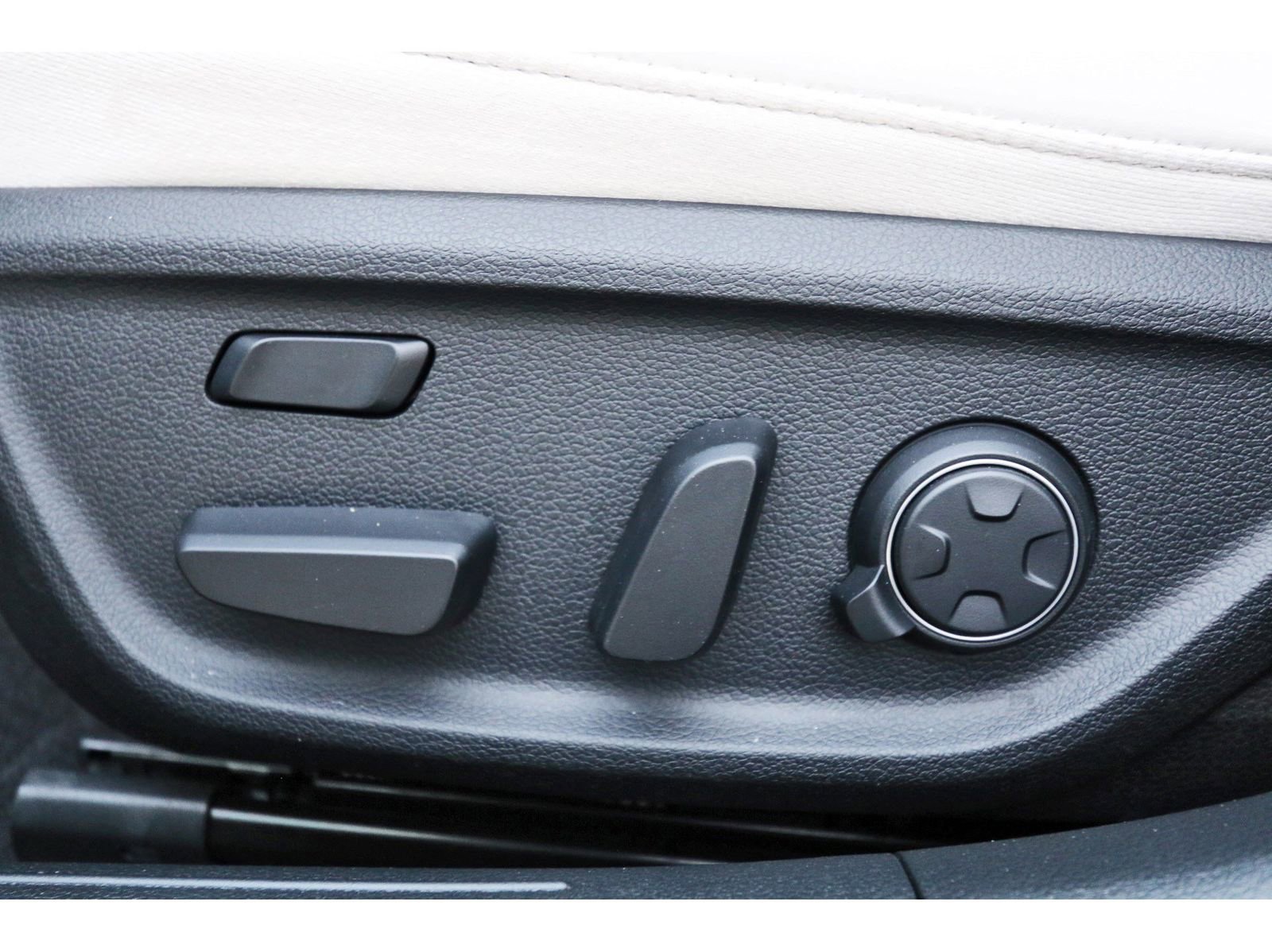 Used 2025 Genesis G70 3.3T Advanced w/ Sport Prestige Package image 30