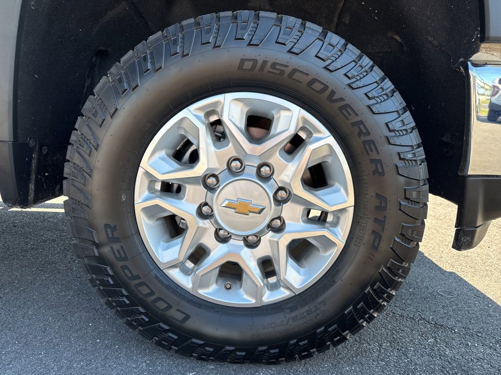 Used 2023 Chevrolet Silverado 2500 LT w/ Convenience Package image 11