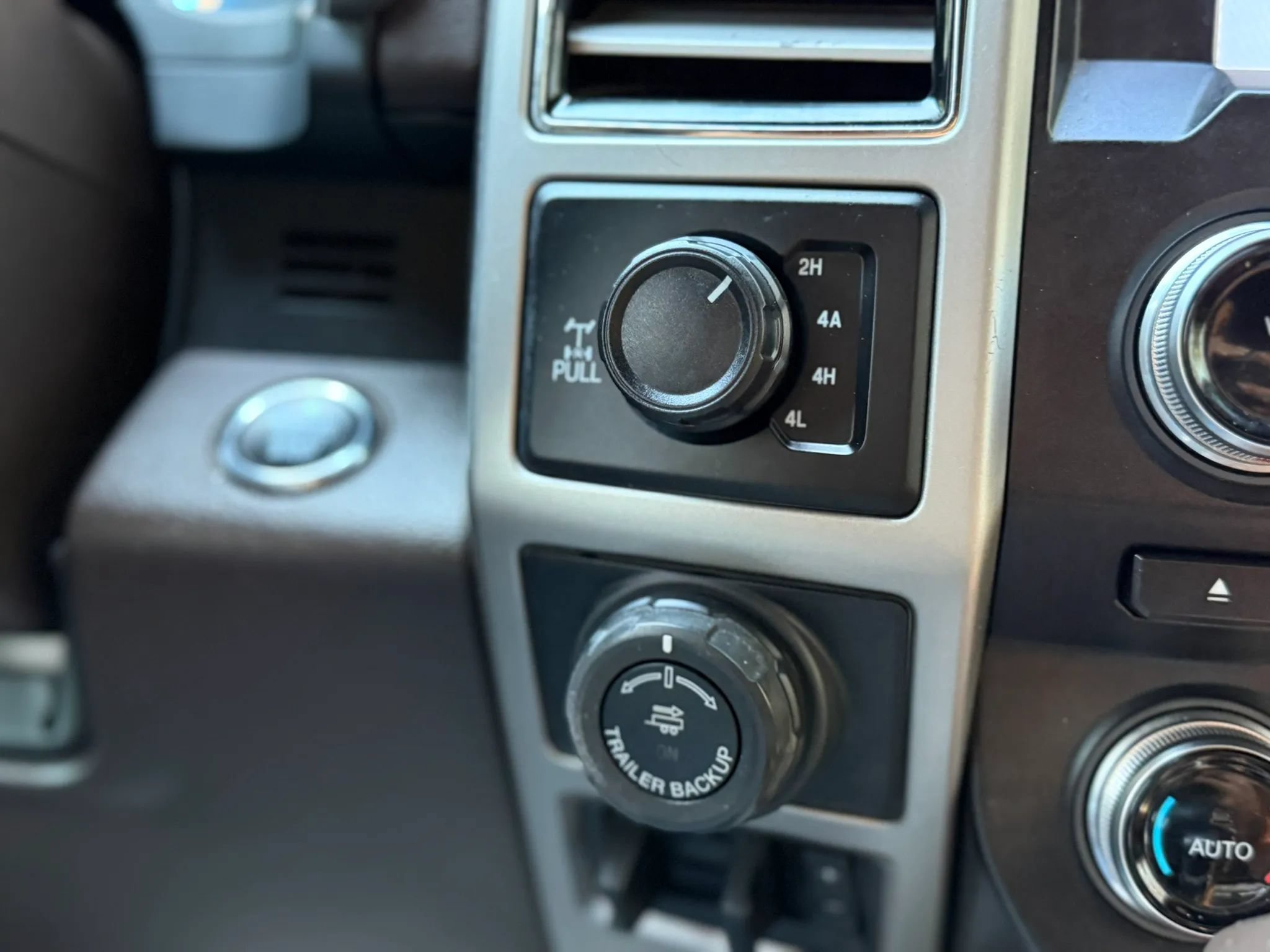 Used 2018 Ford F150 King Ranch w/ Equipment Group 601A Luxury AWD/4WD image 24
