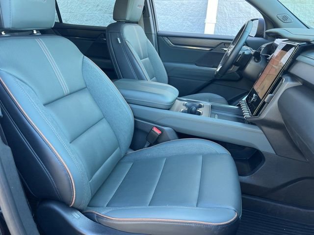 Used 2024 GMC Acadia AT4 w/ Luxury Package image 38