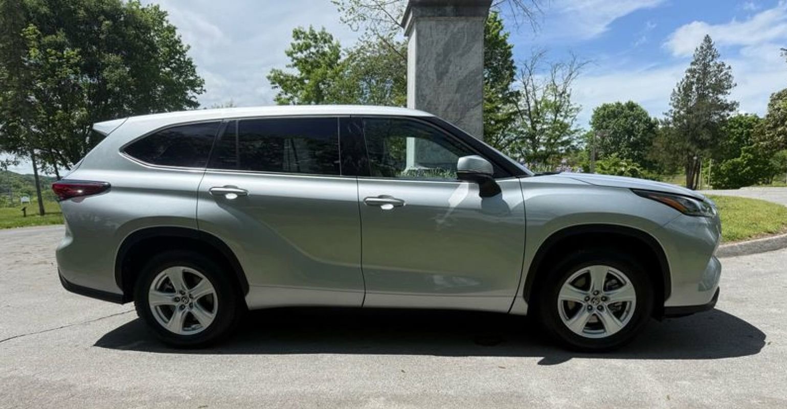 Used 2020 Toyota Highlander L FWD image 6