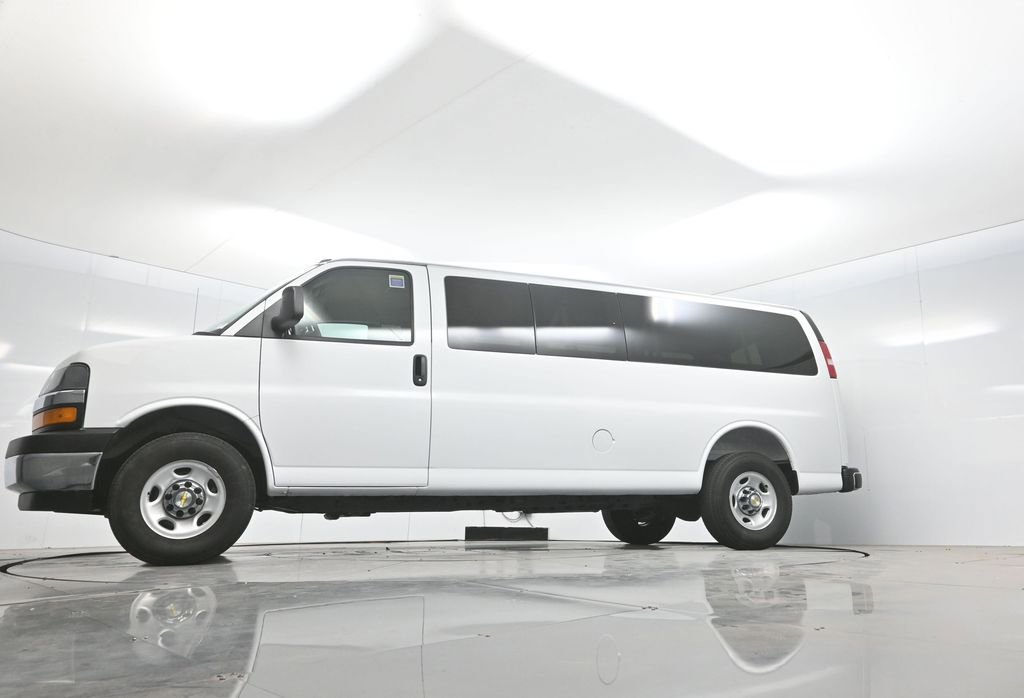 Used 2025 Chevrolet Express 3500 LT w/ LT Preferred Equipment Group RWD image 7