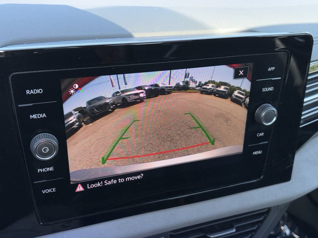 Used 2025 Volkswagen Jetta SE FWD image 4