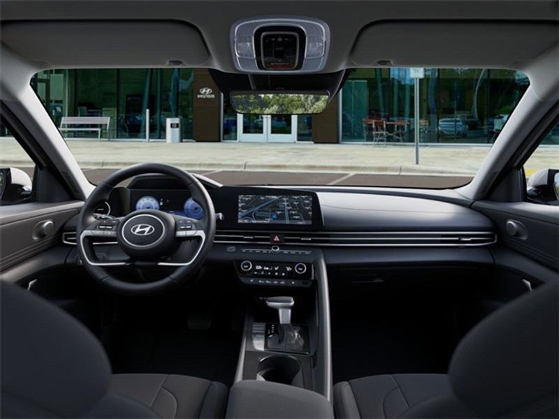 Certified 2025 Hyundai Elantra SEL FWD image 11
