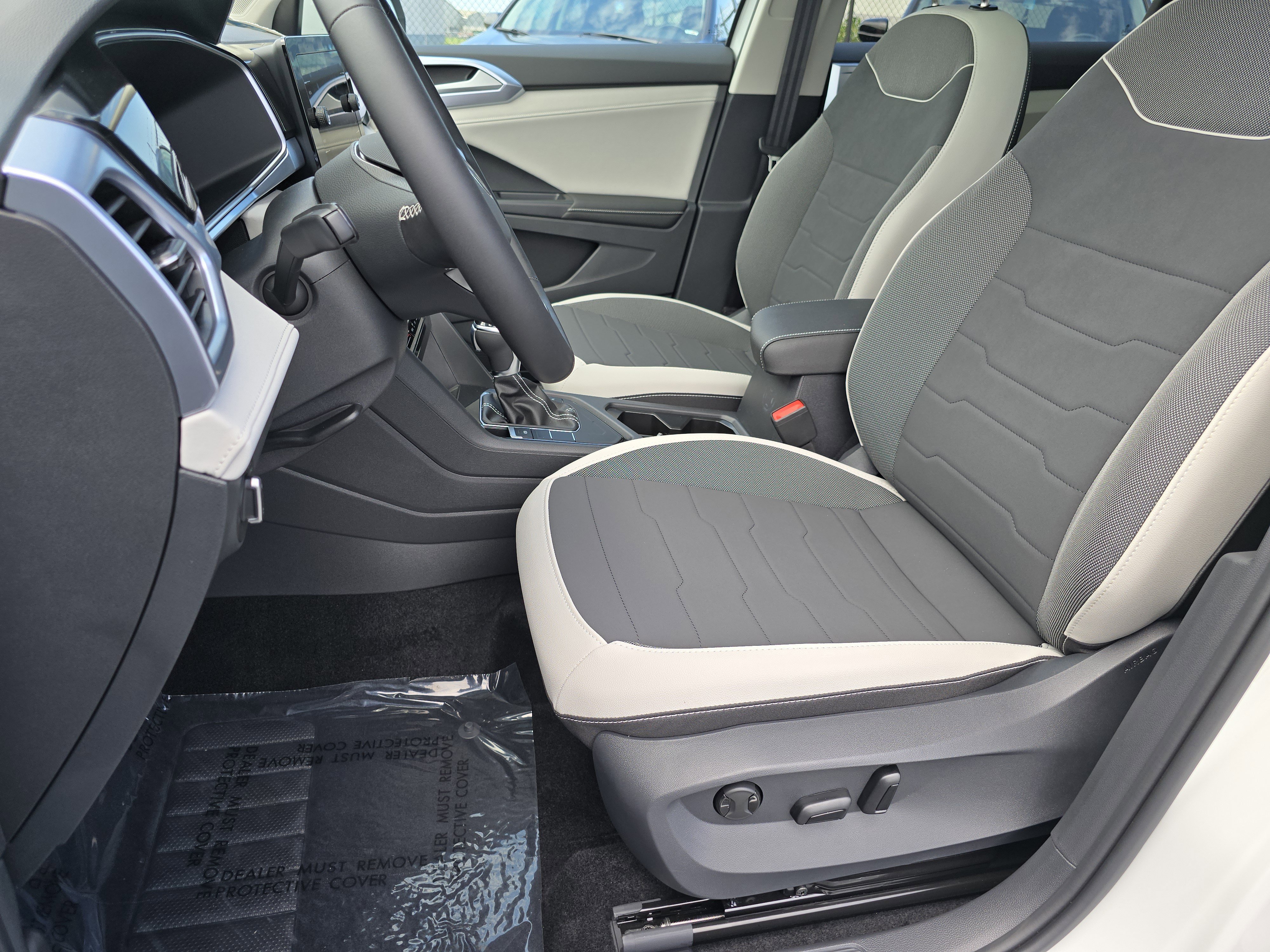 New 2025 Volkswagen Taos SE image 21