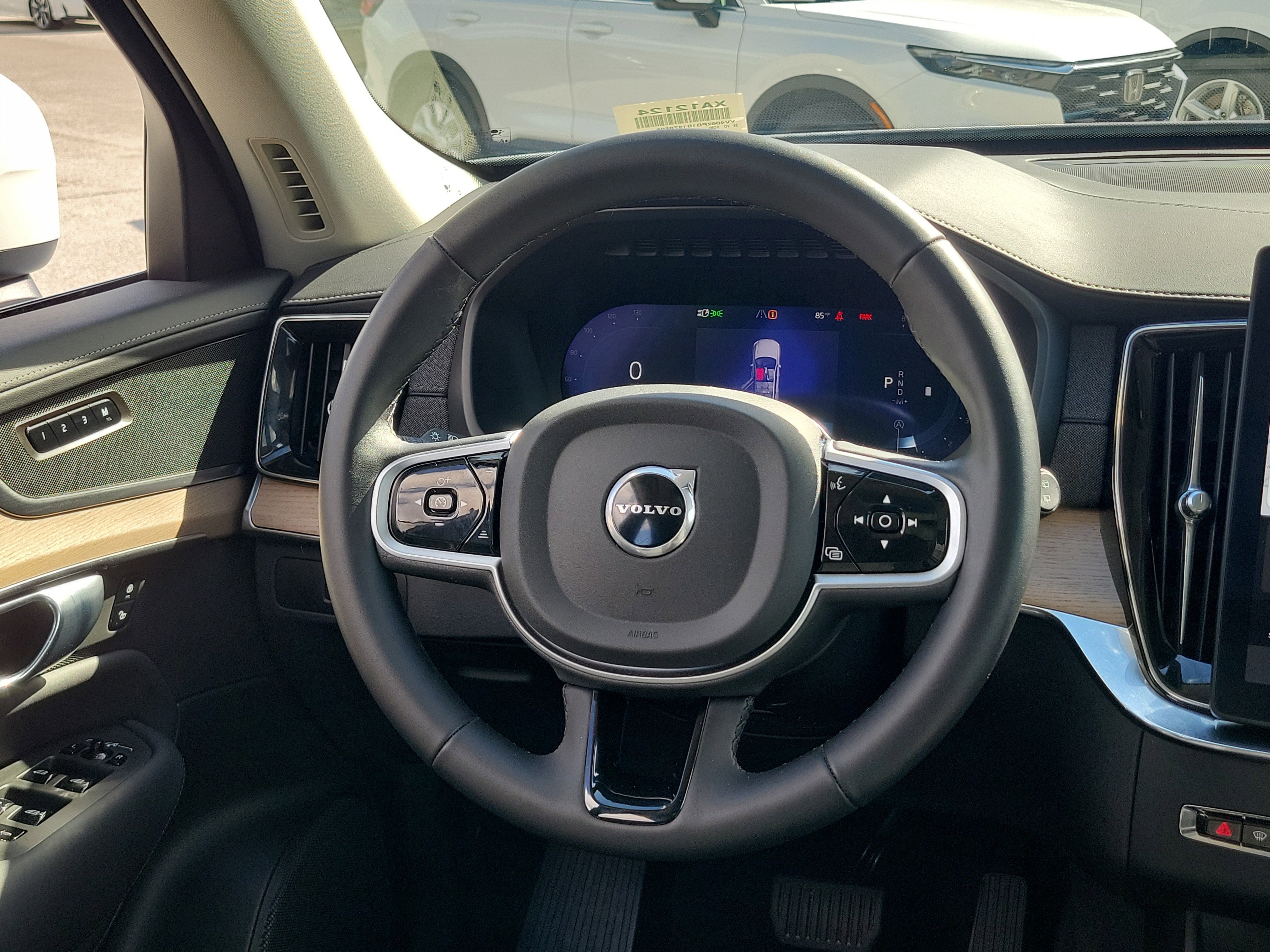 Used 2025 Volvo XC90 B6 Plus image 18