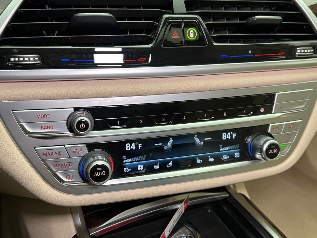 Used 2022 BMW 740i image 43