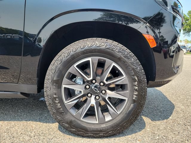 Certified 2023 Chevrolet Tahoe Z71 w/ Luxury Package AWD/4WD image 6