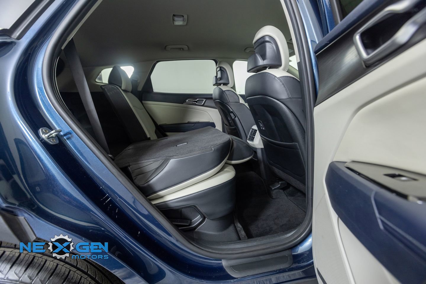 Used 2023 Kia Sportage EX image 37