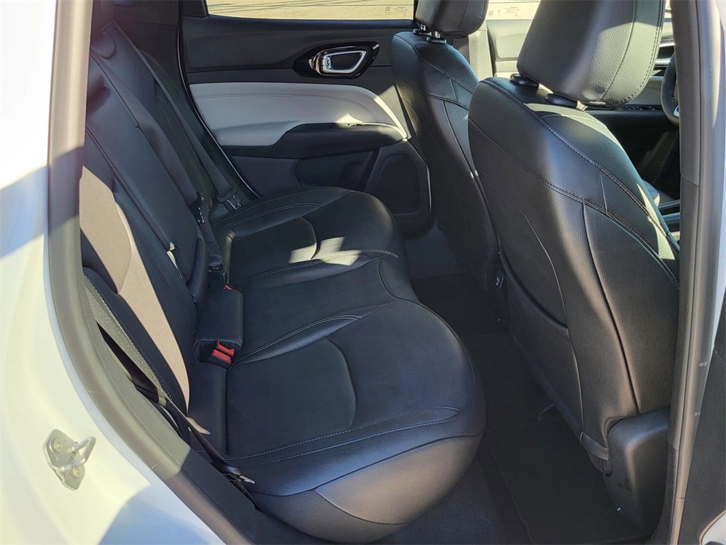 Used 2025 Jeep Compass Limited image 11