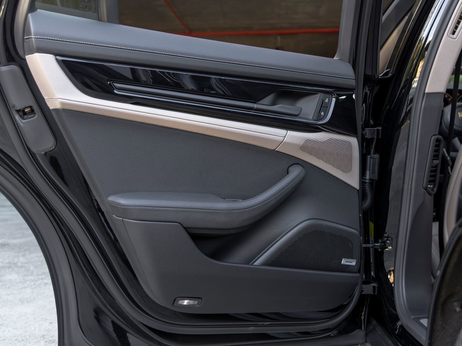 Certified 2025 Porsche Panamera RWD image 42