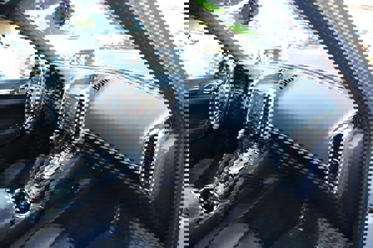 Used 2018 Porsche Cayenne Platinum Edition image 27