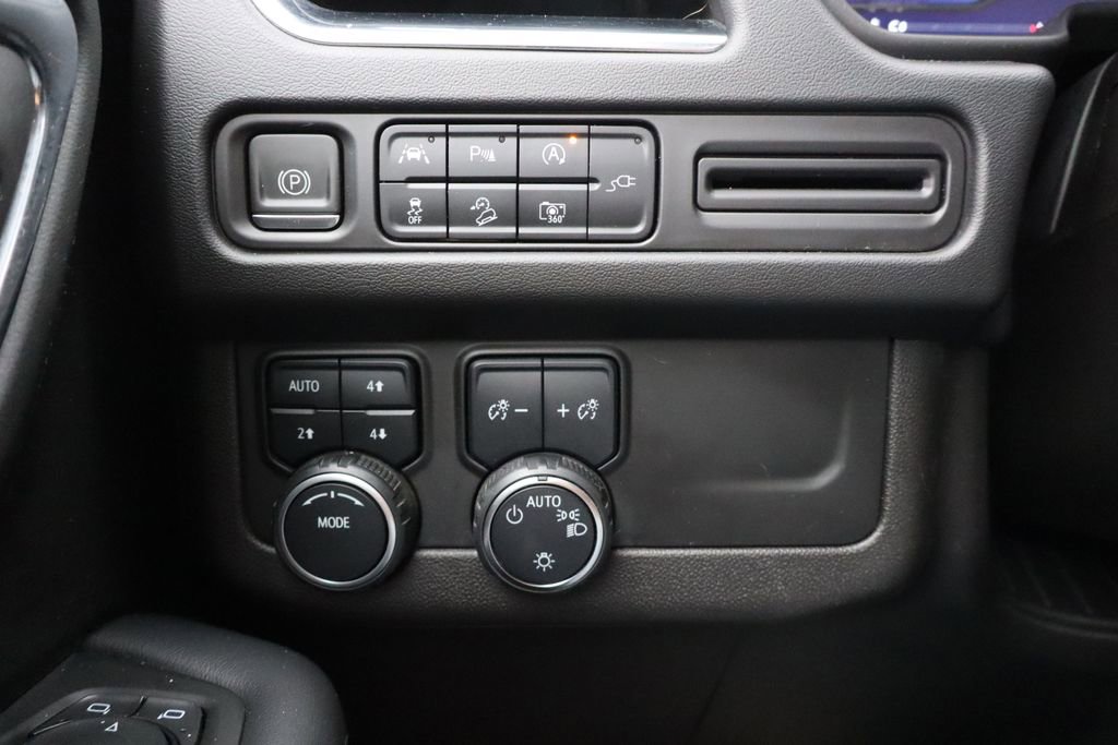 Used 2022 Chevrolet Tahoe Z71 w/ Luxury Package image 14