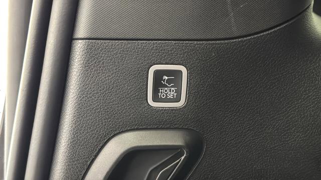 Used 2022 Jeep Wagoneer Series III AWD/4WD image 25