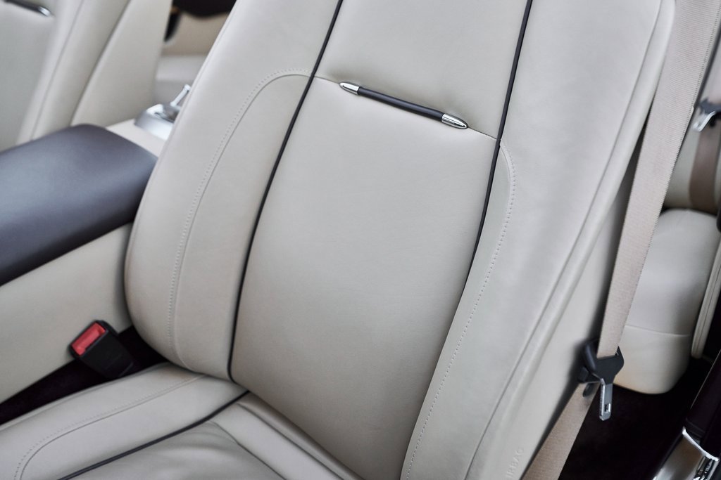 Used 2017 Rolls-Royce Dawn image 44