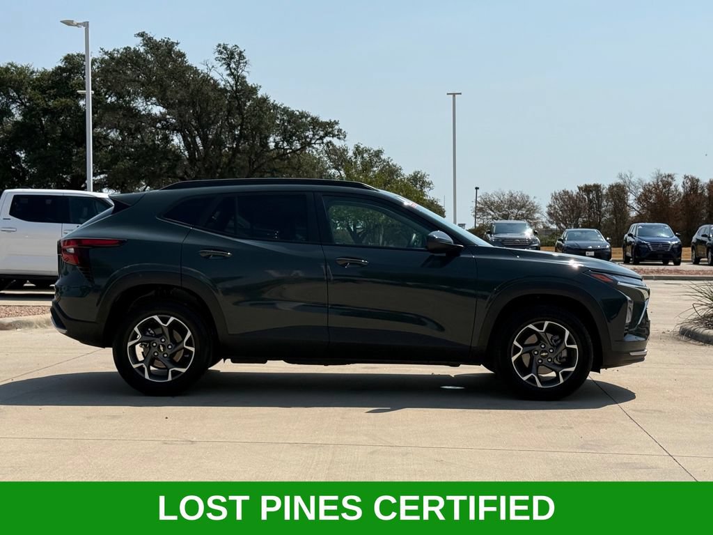 Used 2025 Chevrolet Trax LT FWD image 5