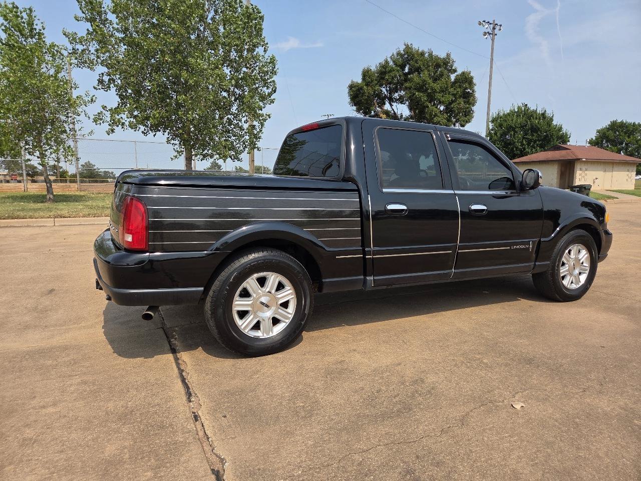 Used 2002 Lincoln Blackwood RWD image 25