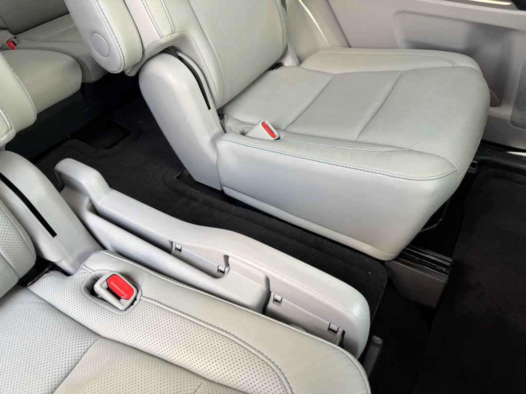 Used 2019 Toyota Highlander Limited FWD image 25